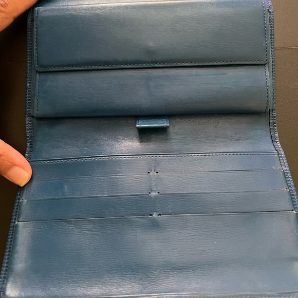 Authentic LV Epi wallet blue - Picture 2 of 14